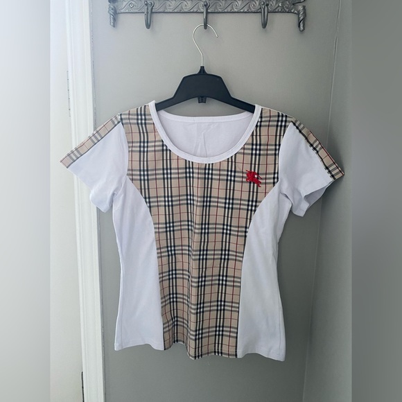 Tops - Beautiful white and beige plaid short sleeve shirt ❤️🤍❤️